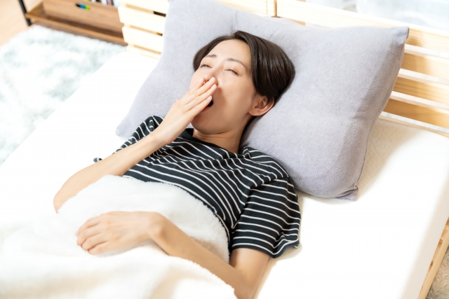 休みの日に寝て終わる理由|疲労回復できない体を整える生活習慣