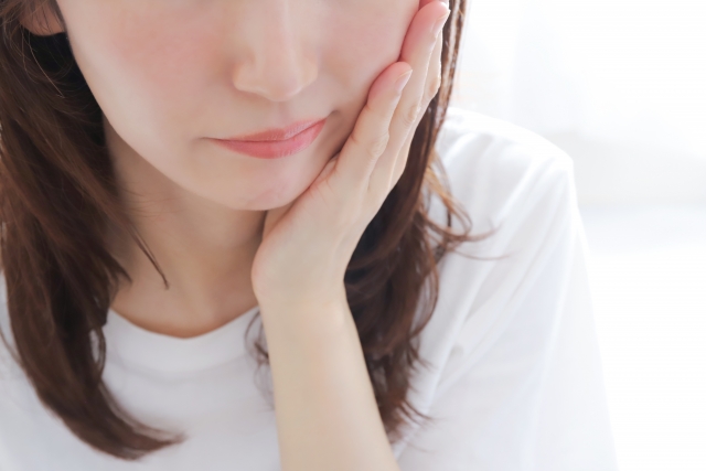 朝から顔がむくむ・体が重い理由|水分・ミネラル・血糖から整える朝の不調