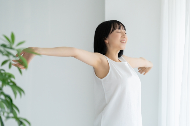 呼吸法で自律神経を整える——「ゆっくり吐く」だけで体が変わる、研究で裏づけられた方法