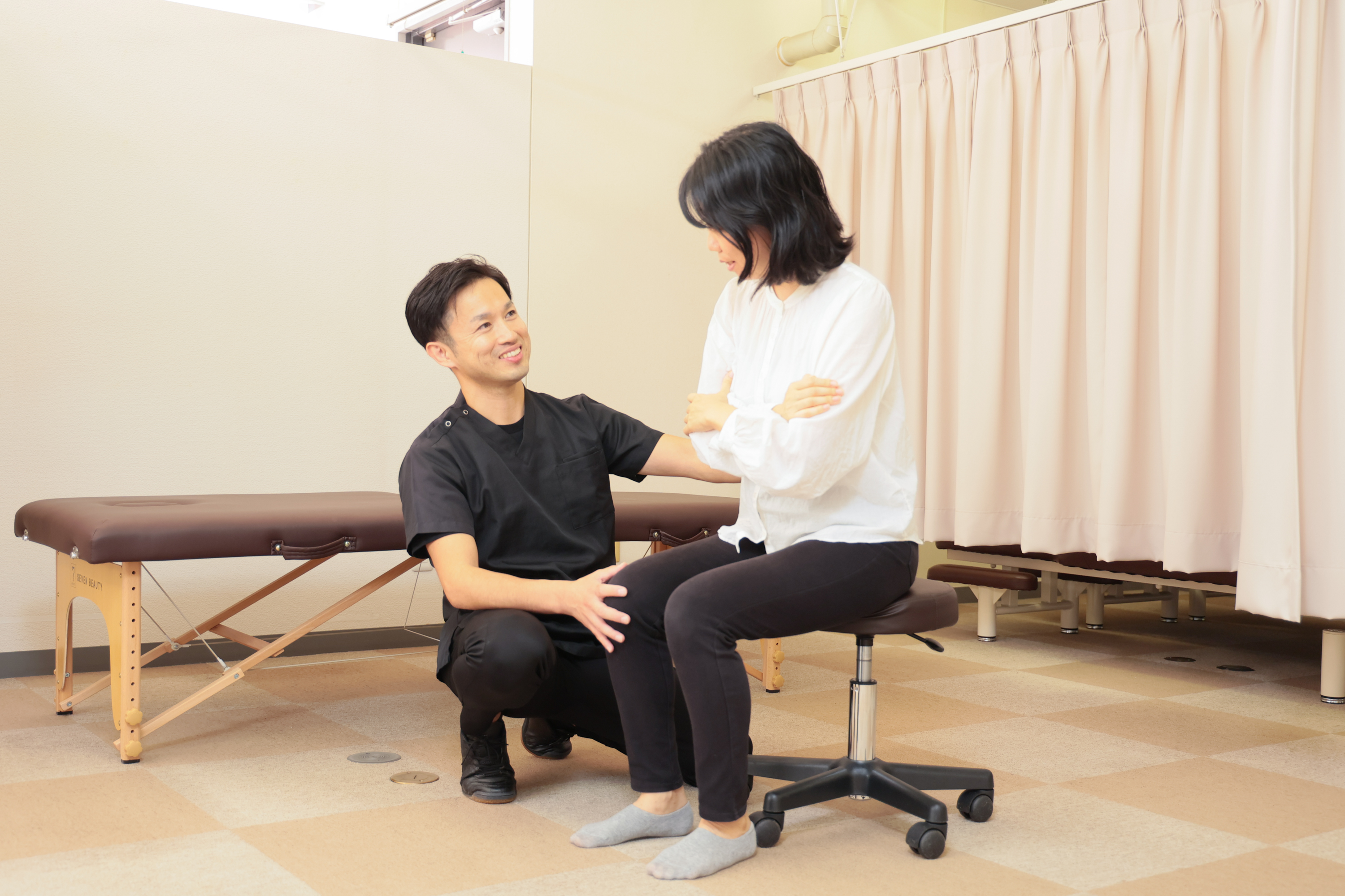 【枚方市】四十肩・五十肩が「動かしても治らない」物理的理由|NJM理論による神経解放