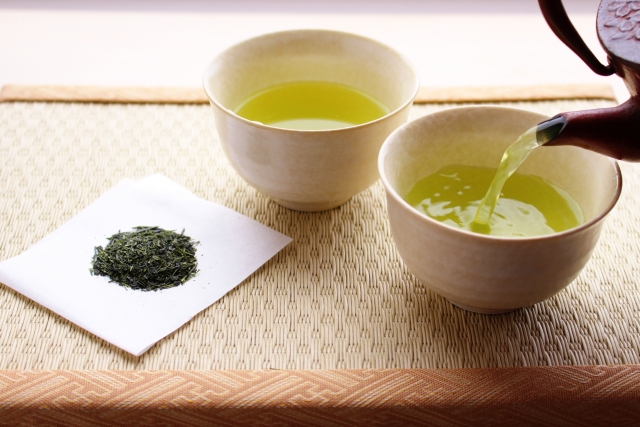 緑茶・カテキン(EGCG)の働きと飲み方——抗酸化・食後血糖・脂肪、どこまで期待していい?
