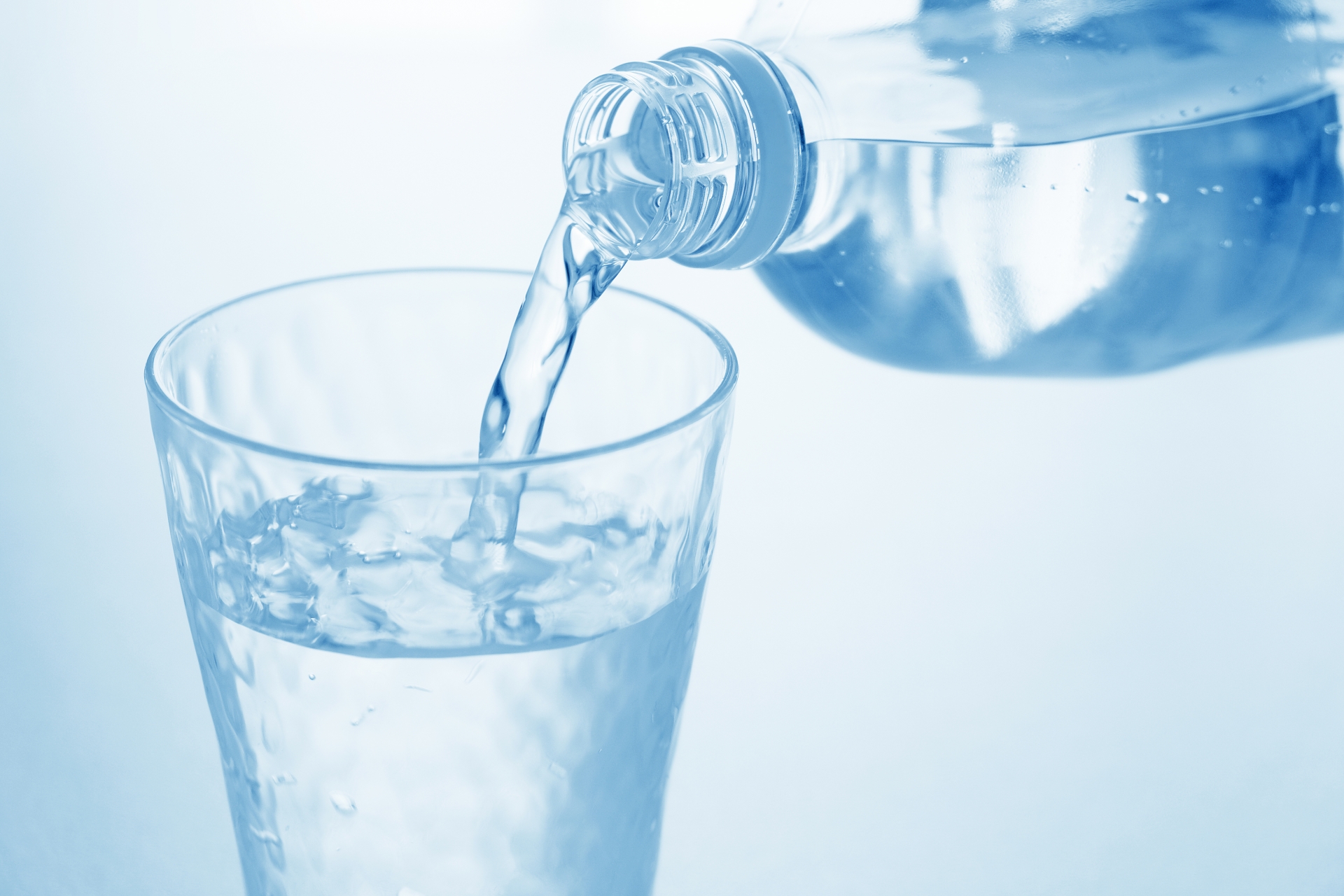 水だけでは足りない?細胞の脱水とミネラルの分子栄養学