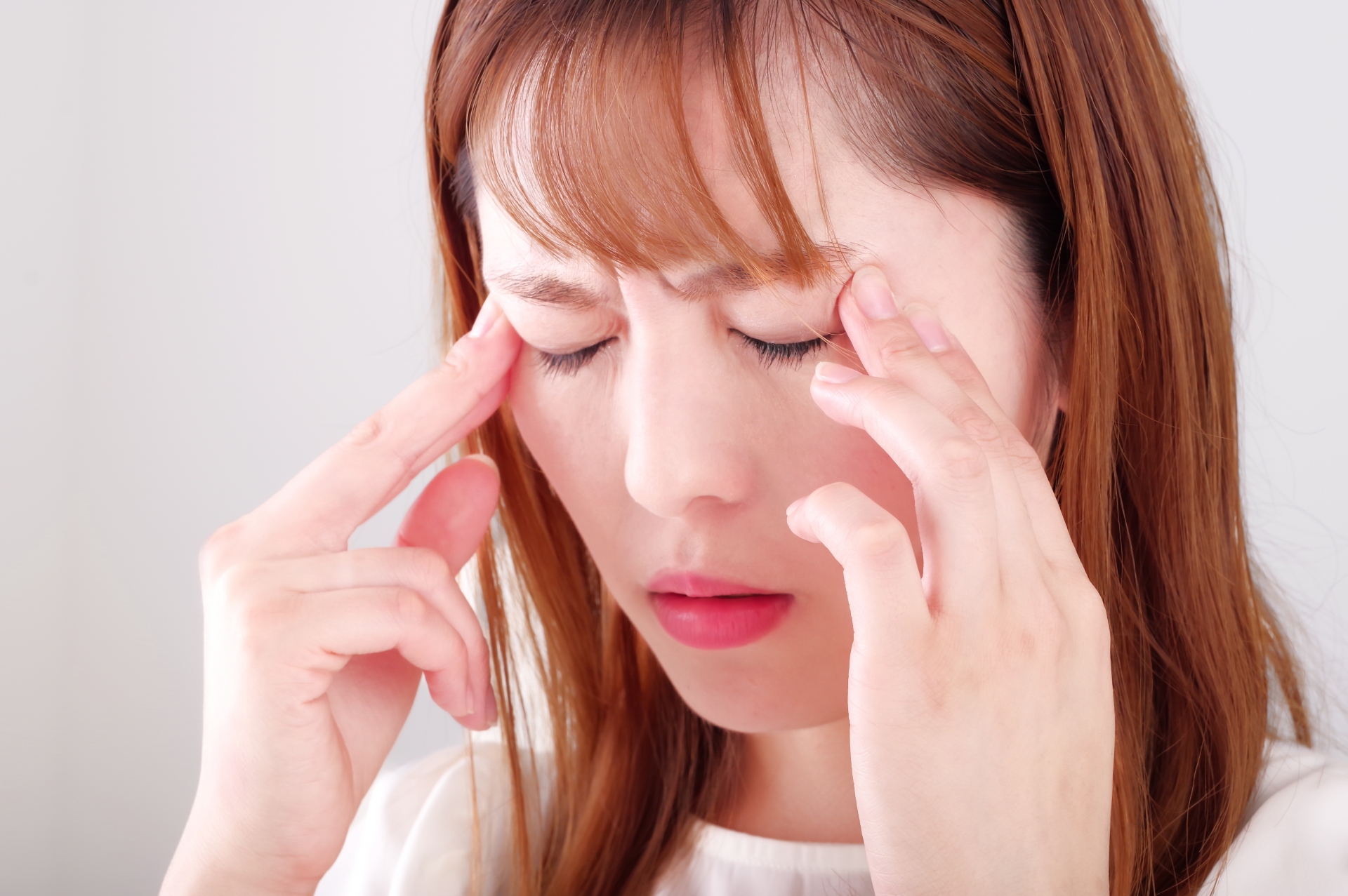 まぶたがピクピクする・下がってくる。その原因はマグネシウム不足とビタミンB群欠乏だった