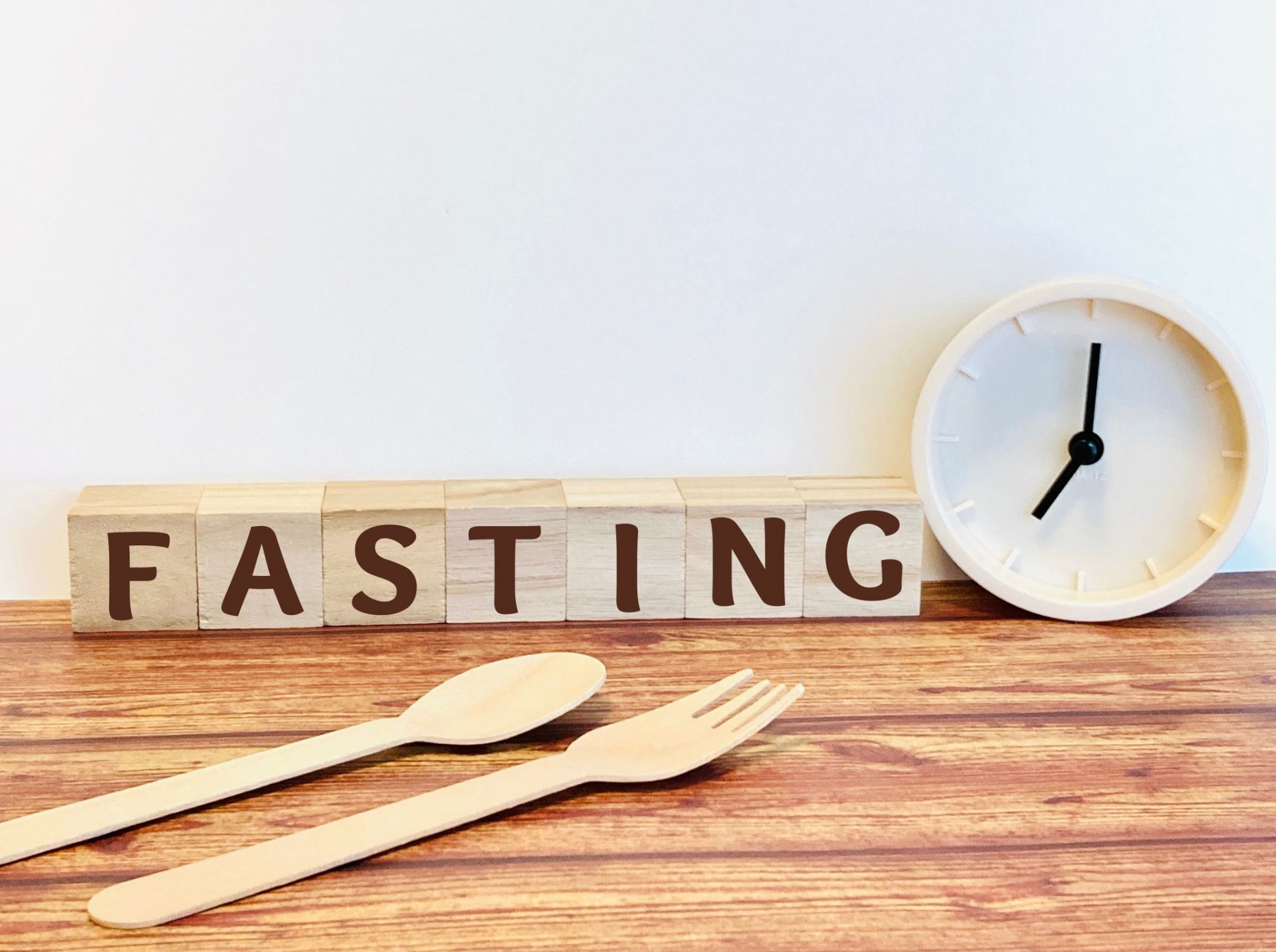 16時間断食(プチ断食)の科学|オートファジー・ミトコンドリアから見る本当の効果と注意点