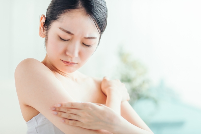 二の腕のザラザラ・ブツブツが気になる方へ——毛孔性苔癬(もうこうせいたいせん)と栄養の関係