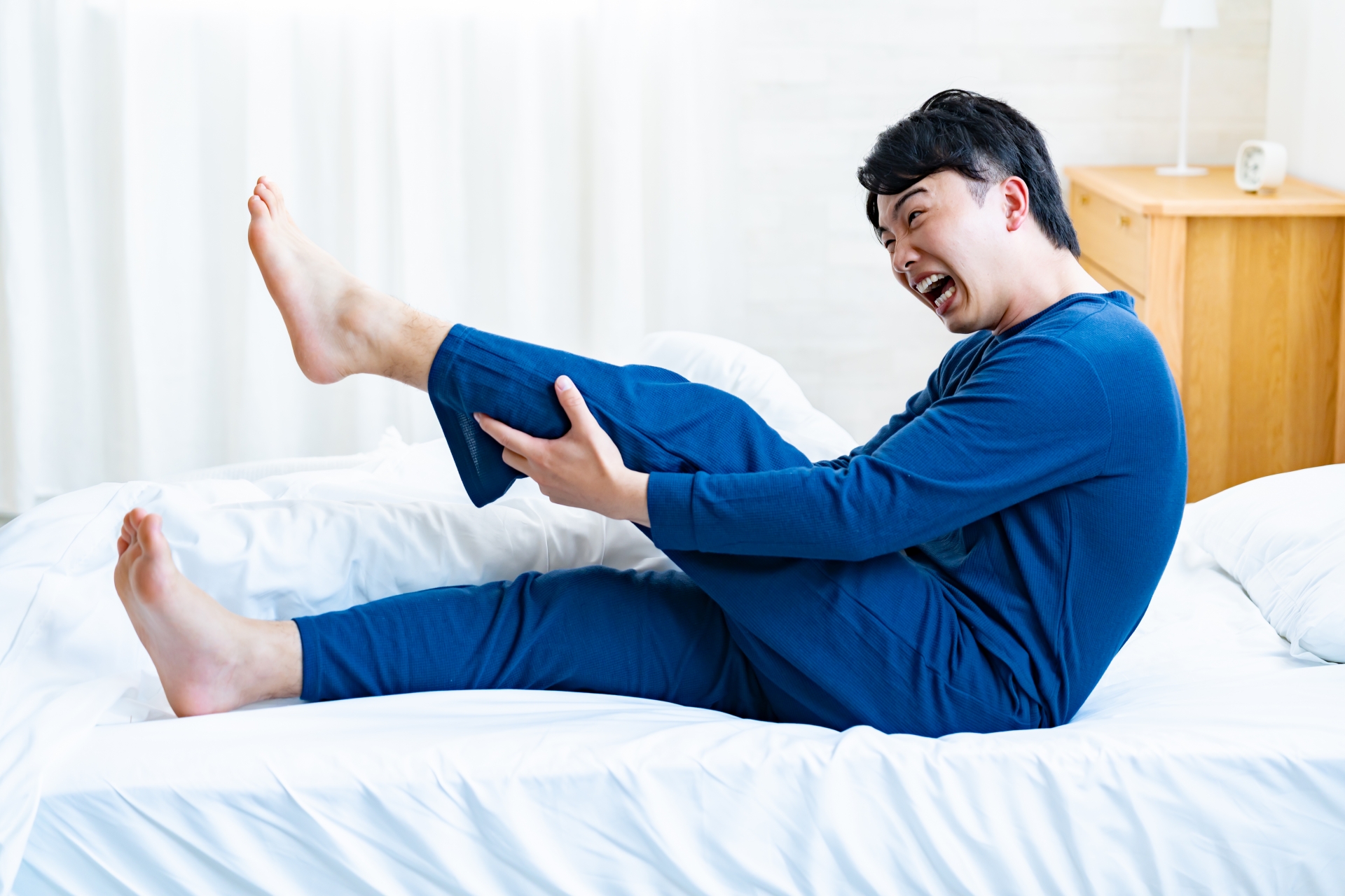 夜中に足がつる「こむら返り」が繰り返す本当の理由。水分補給だけでは解決しない電解質・マグネシウム・タウリンの生化学