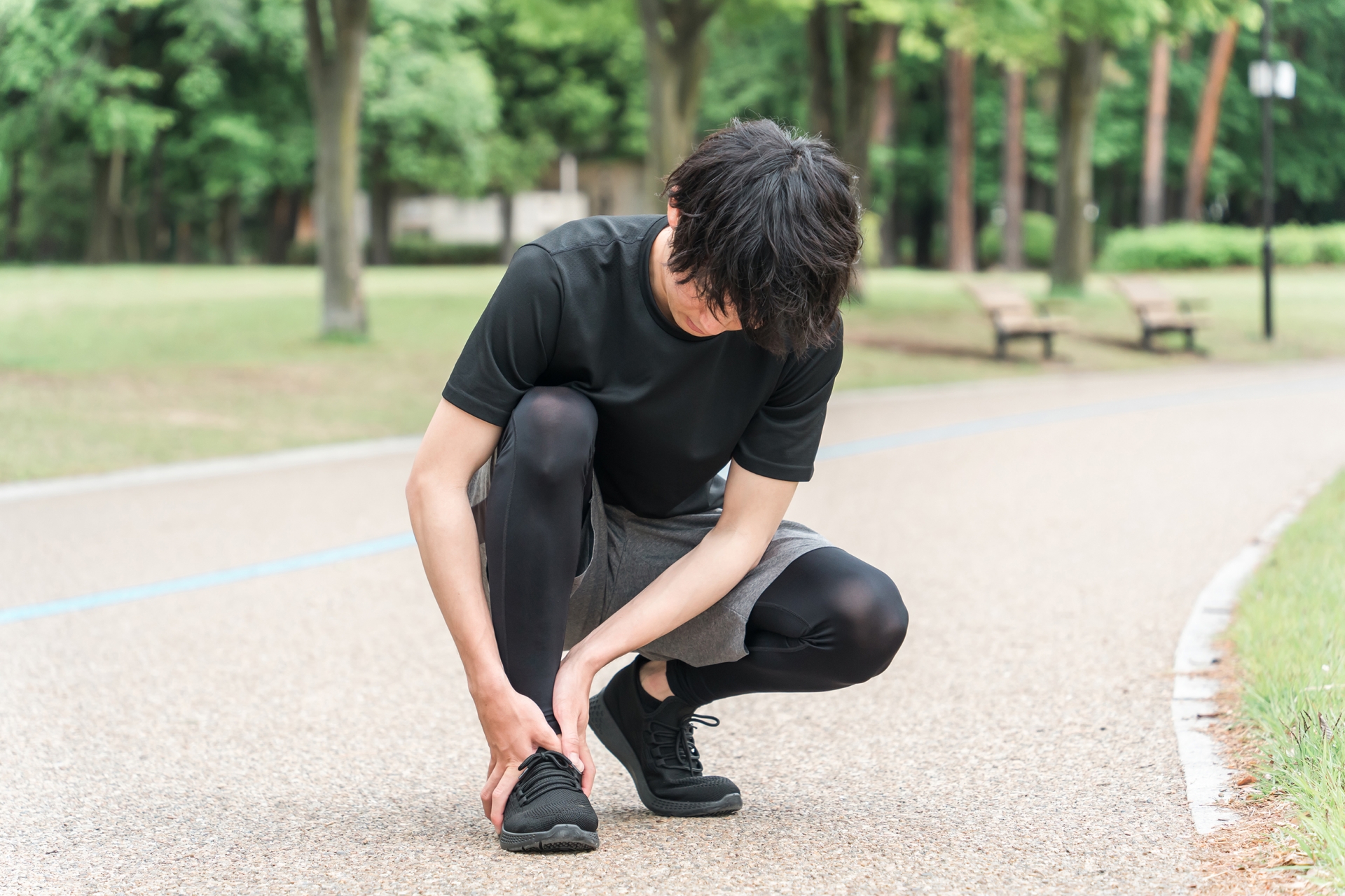 足底腱膜炎が治らない本当の理由。湿布・安静では解決しない「炎症の慢性化」とビタミンD・オメガ3・マグネシウムの生化学