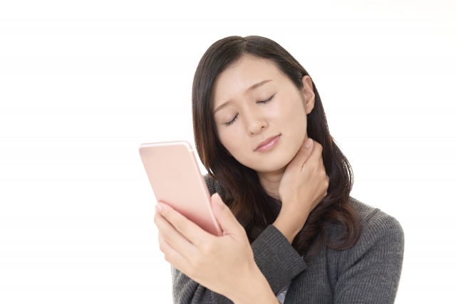 スマホ首は「胸を張る・顎を引く」ほど悪化する?猫背・巻き肩を正しく見るNJM的姿勢論