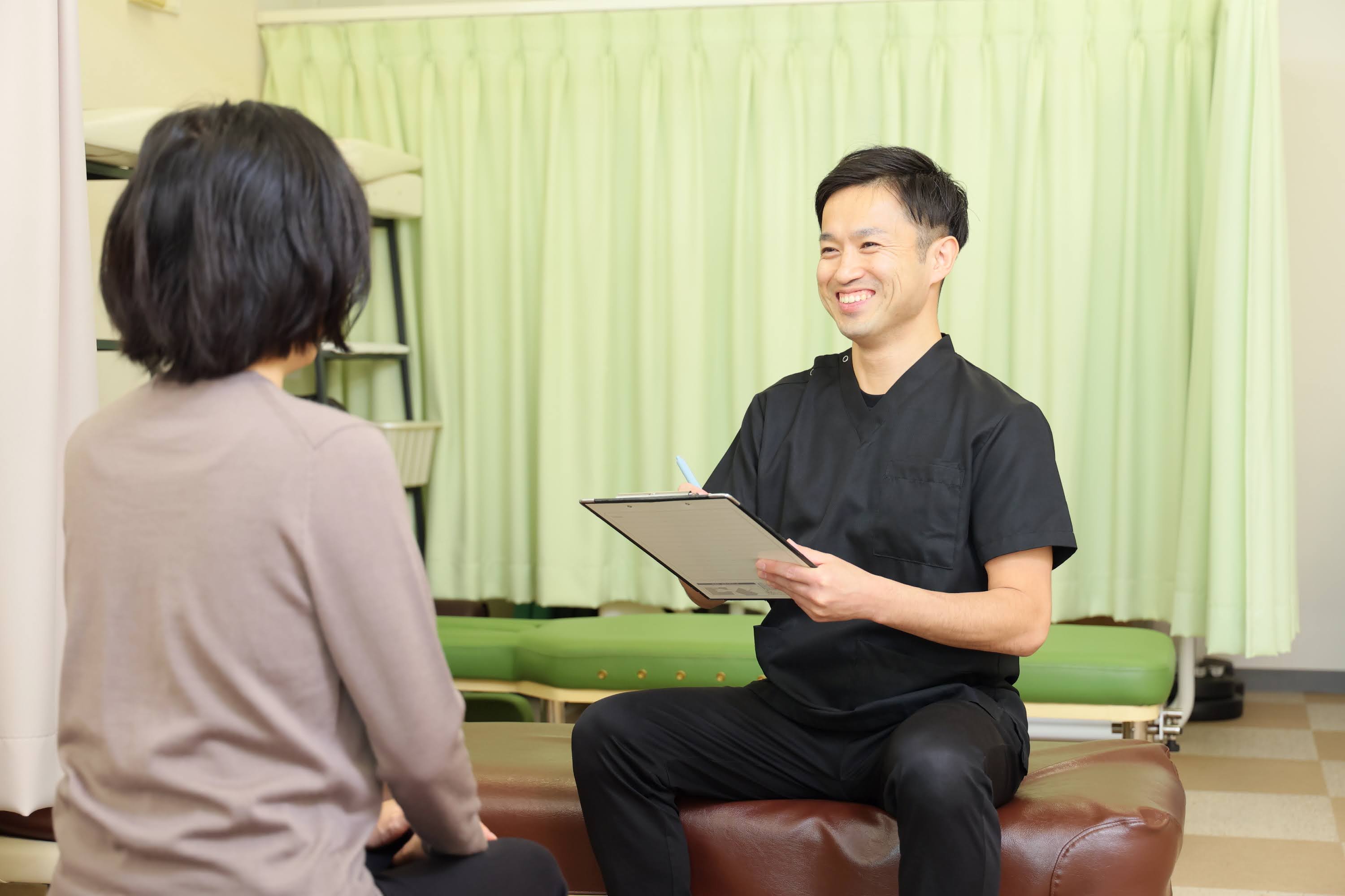 【枚方市】交通事故によるむち打ち(頸椎捻挫)症状と治療期間の完全ガイド